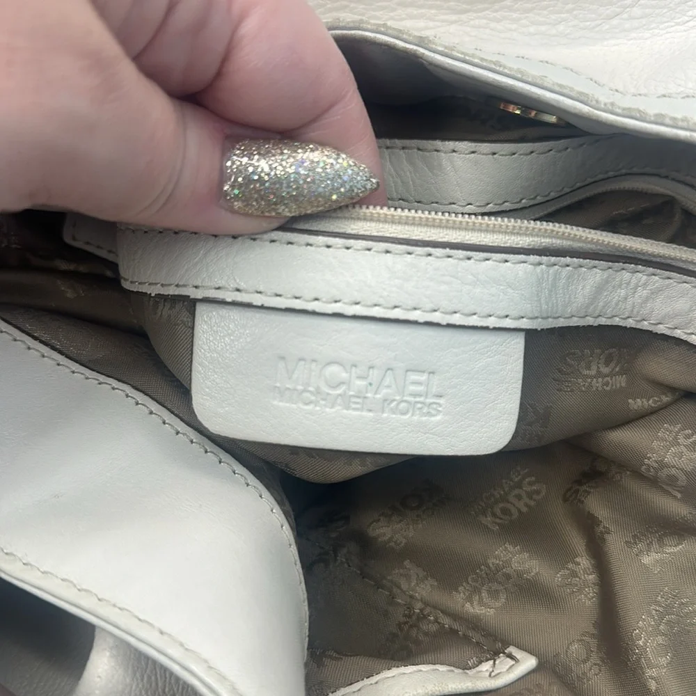 Large Michael Michael Kors  hobo in ivory pebbled leather.